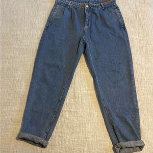 🍄 ASOS pleat front high rise cuffed cheeky mom jeans tapered leg pleate…